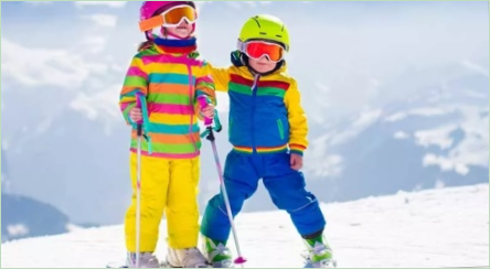 Odrody detských lyžiarskych kostýmov a ich výber