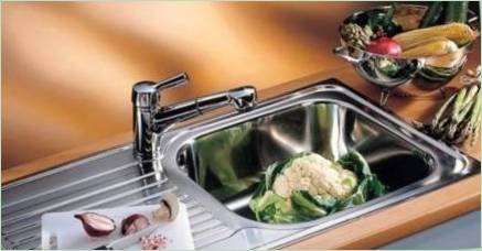 Rezanie nerezovej ocele Kuchynské umývadlá: Vlastnosti a výber
