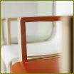 Na obrázku: Predsieňová stolička 403 od spoločnosti Artek, dizajn Aalto Alvar