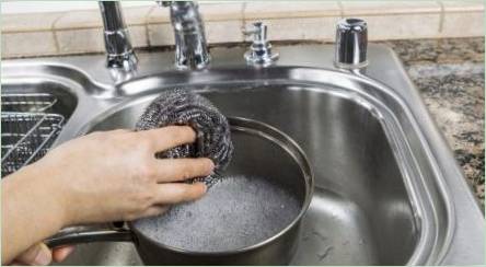 Kovová špongia na umývanie riadu: Pros a nevýhody, Aplikácia