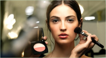 História vzniku a vývoja make-upu