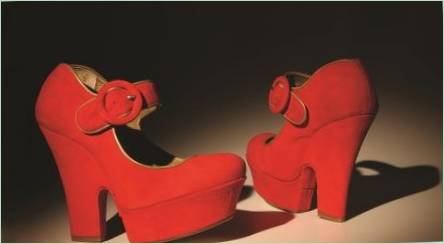 Červené semišové topánky