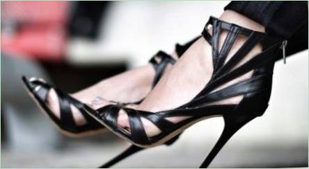 Čierne päty sandále