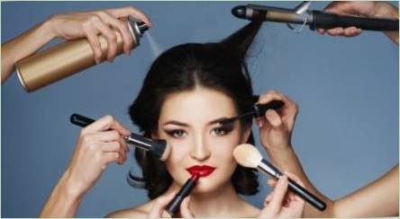Kaderník-make-up umelec: Charakteristiky profesie a funkčných povinností