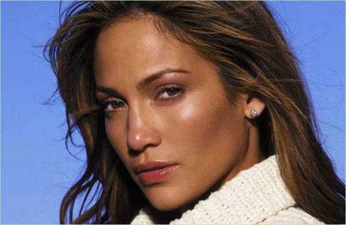 A  Mimoriadne dobré : Jennifer Lopez fotografoval pre supercurrent kryt so strihom