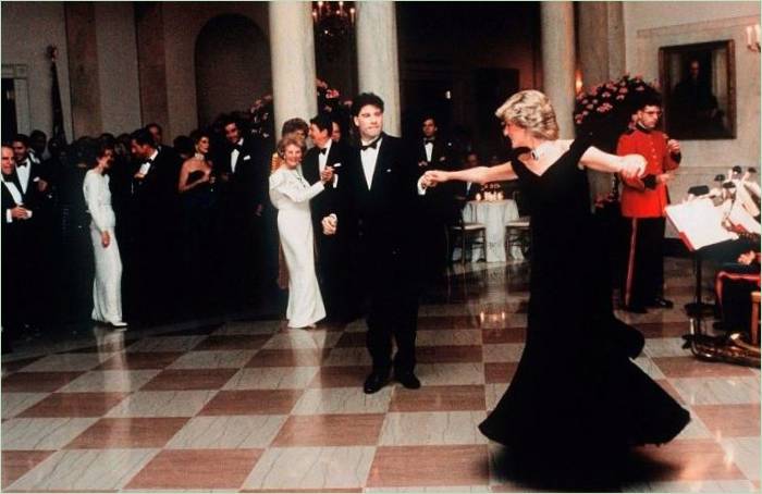 Ako sa cítiť ako princezná: Legendárna princezná šaty Diana sa predáva s aukciou