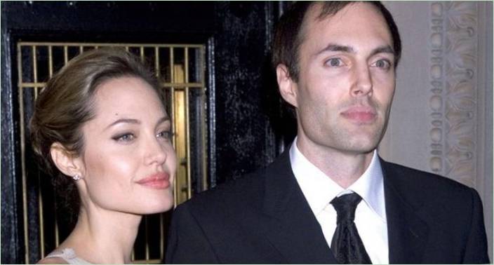 Brat Angelina Jolie, vyhnúť sa vystúpeniam na verejnosti, prvýkrát v rokoch bol videný jeden deň v blízkosti sestry