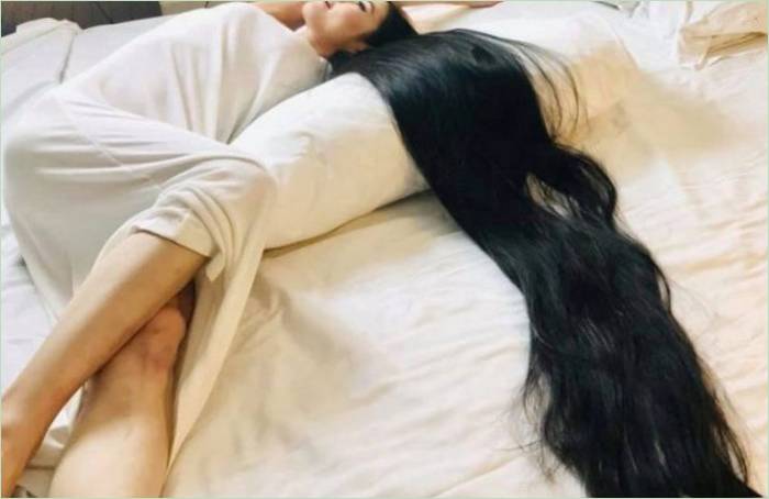 Nezáleží strihajú vlasy po dobu 15 rokov: Japonský s neuveriteľne dlhými vlasmi sa nazýva Rapunzel