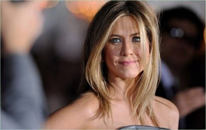 Po pyžamách hodvábne šaty: Jennifer ANISTON preukázal 2 oblečenie na  EMMI-2020 