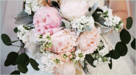 Svadobná kytica pionických ruží