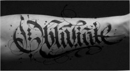 Rôzne kaligrafie tetovanie