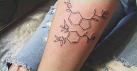 Tetovanie vo forme vzorca serotonínu a dopamínu