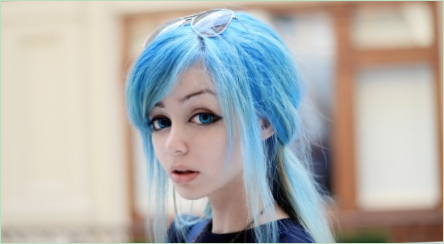Modré vlasy: populárne tóny, výber maliarskych nástrojov a tipy na starostlivosť